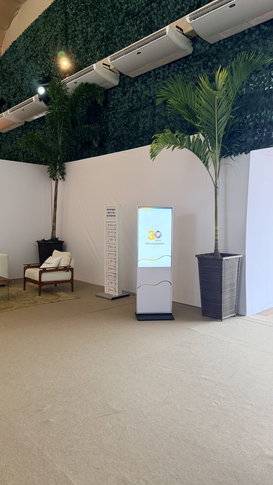 Totem em ambiente de evento corporativo de saúde